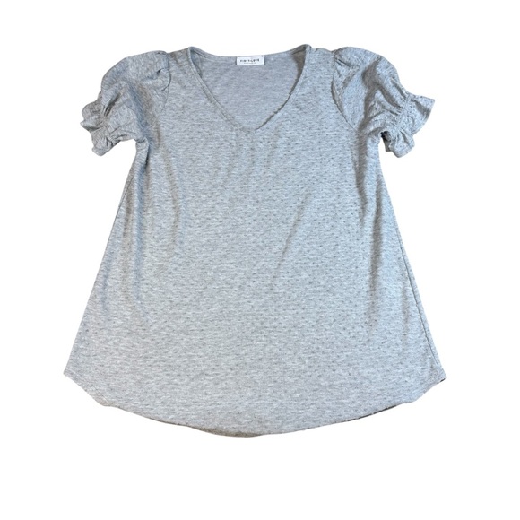 First Love By Lovelyn Blouse Womens Medium Gray Short Sleeve V-Neck Top - Picture 1 of 3